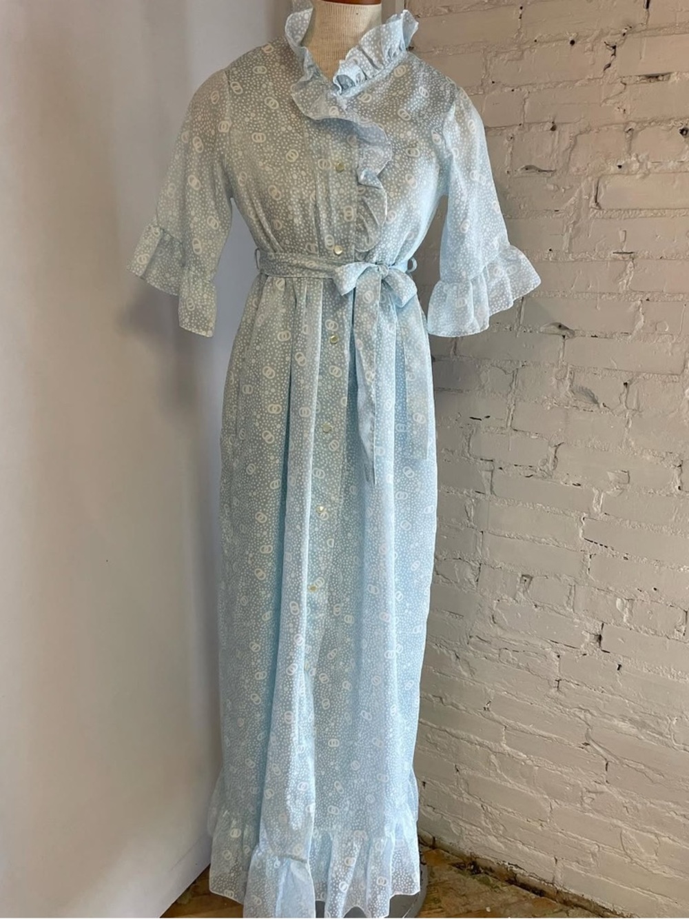 1960s Romantic patterned Dressing Gown and Nightie Set